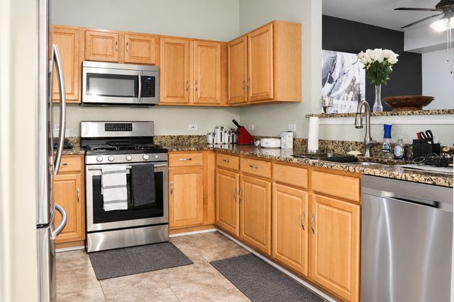 122 Enclave Circle B, Bolingbrook, IL 60440