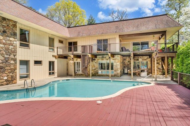 3244 Pineland RD, Roanoke, VA 24018