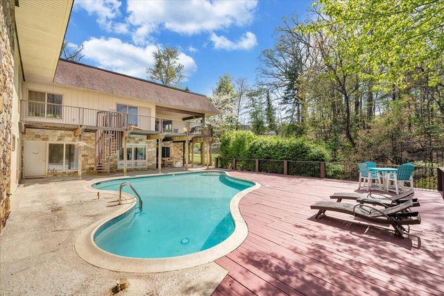 3244 Pineland RD, Roanoke, VA 24018