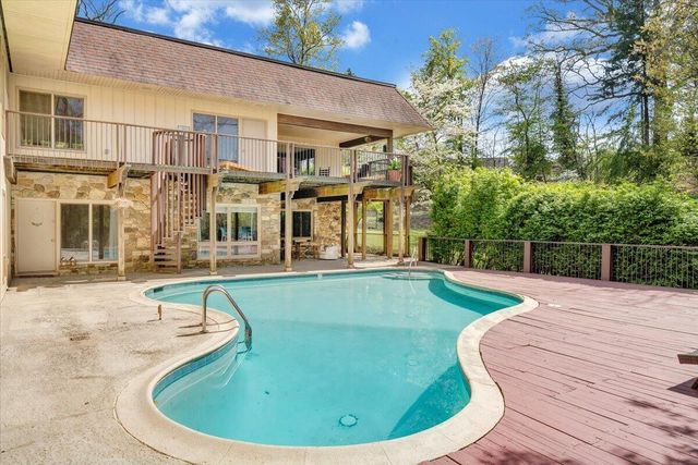 3244 Pineland RD, Roanoke, VA 24018