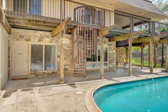 3244 Pineland RD, Roanoke, VA 24018