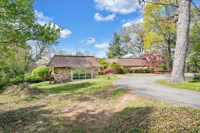 3244 Pineland RD, Roanoke, VA 24018