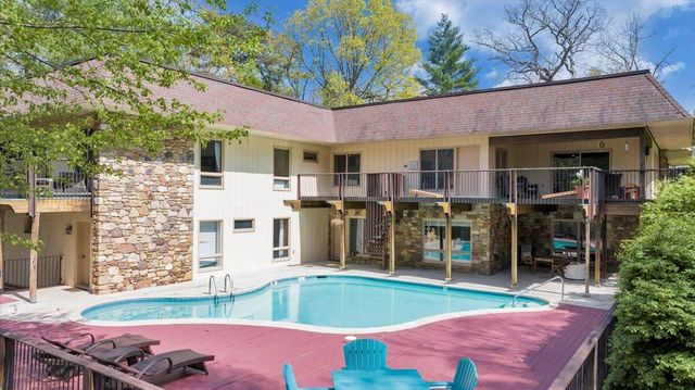 3244 Pineland RD, Roanoke, VA 24018