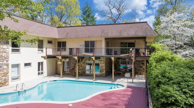 3244 Pineland RD, Roanoke, VA 24018