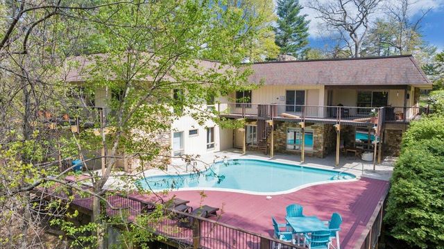 3244 Pineland RD, Roanoke, VA 24018