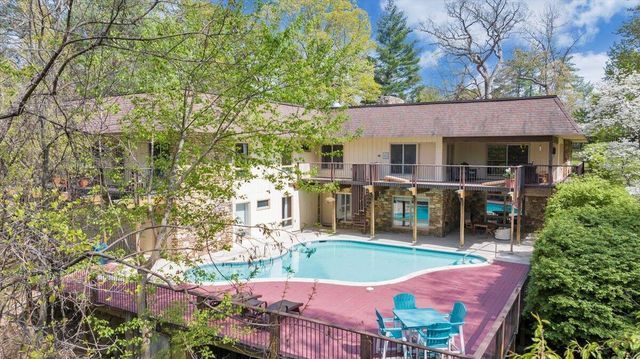3244 Pineland RD, Roanoke, VA 24018