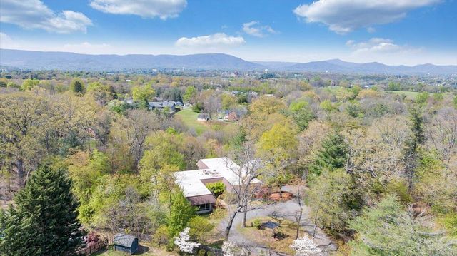 3244 Pineland RD, Roanoke, VA 24018