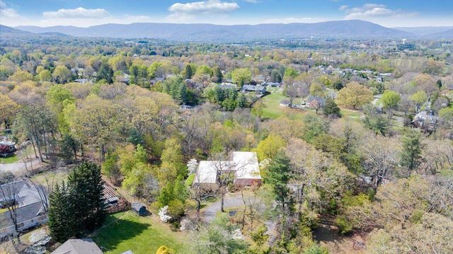 3244 Pineland RD, Roanoke, VA 24018