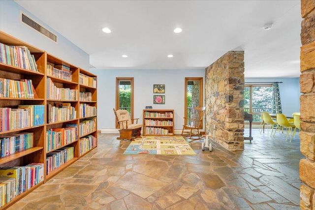3244 Pineland RD, Roanoke, VA 24018