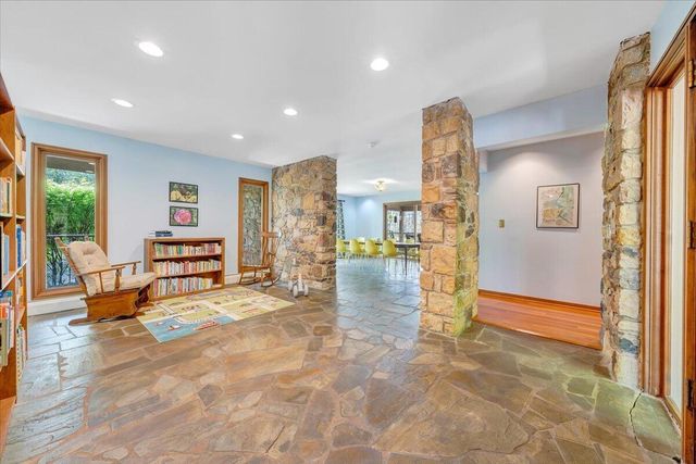 3244 Pineland RD, Roanoke, VA 24018