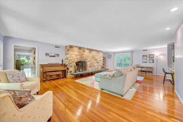 3244 Pineland RD, Roanoke, VA 24018