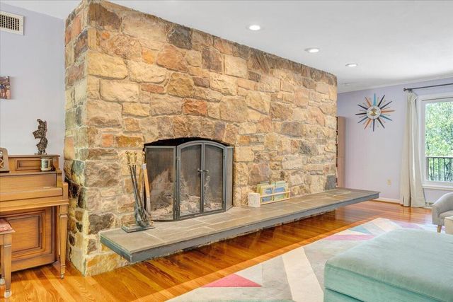 3244 Pineland RD, Roanoke, VA 24018