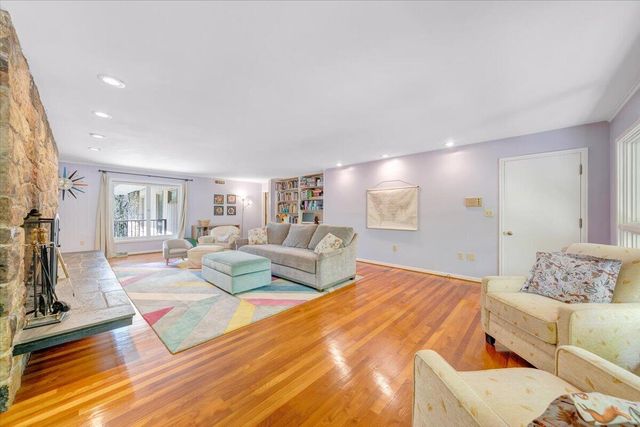 3244 Pineland RD, Roanoke, VA 24018