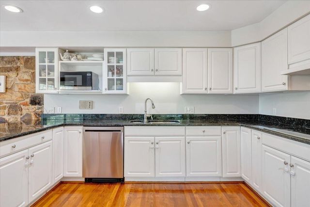 3244 Pineland RD, Roanoke, VA 24018