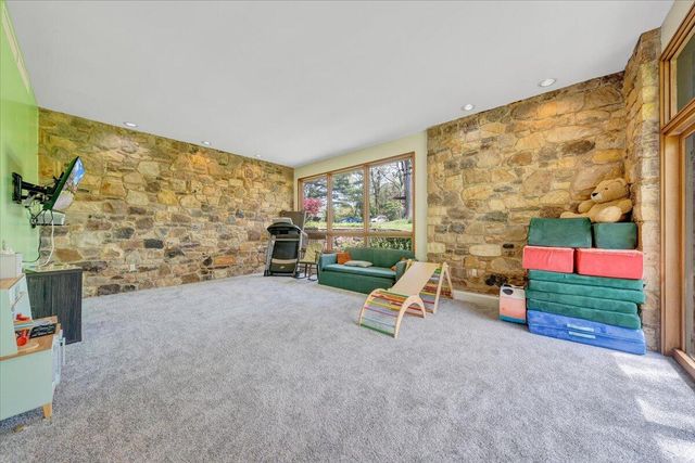 3244 Pineland RD, Roanoke, VA 24018