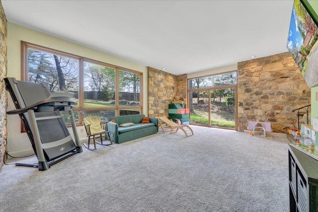 3244 Pineland RD, Roanoke, VA 24018