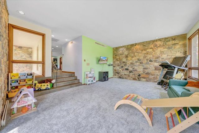 3244 Pineland RD, Roanoke, VA 24018