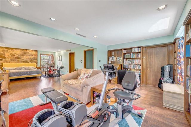 3244 Pineland RD, Roanoke, VA 24018