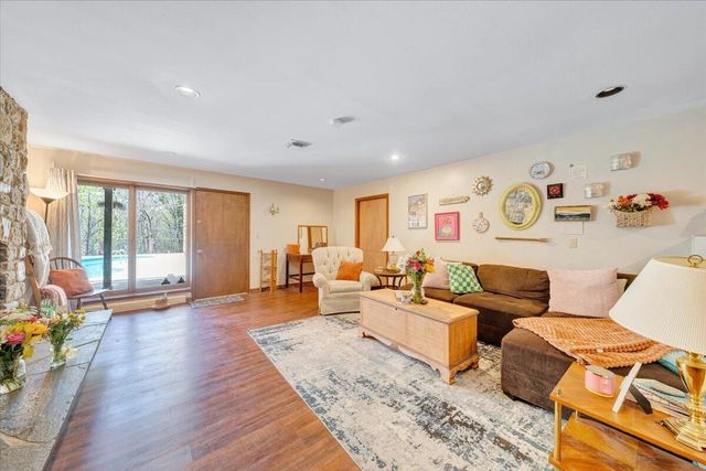 3244 Pineland RD, Roanoke, VA 24018