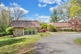 3244 Pineland RD, Roanoke, VA 24018