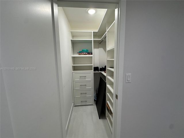 9275 SW 67th St, Miami, FL 33173