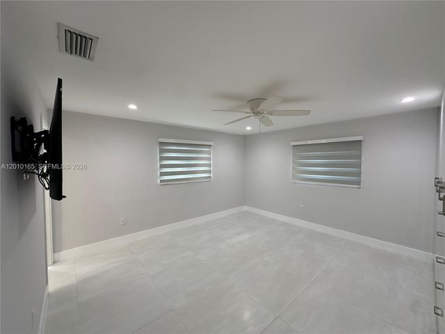 9275 SW 67th St, Miami, FL 33173