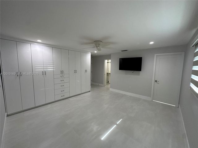 9275 SW 67th St, Miami, FL 33173