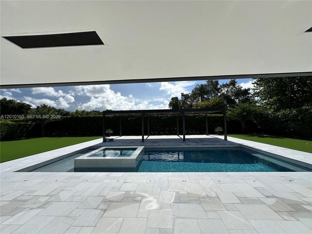 9275 SW 67th St, Miami, FL 33173