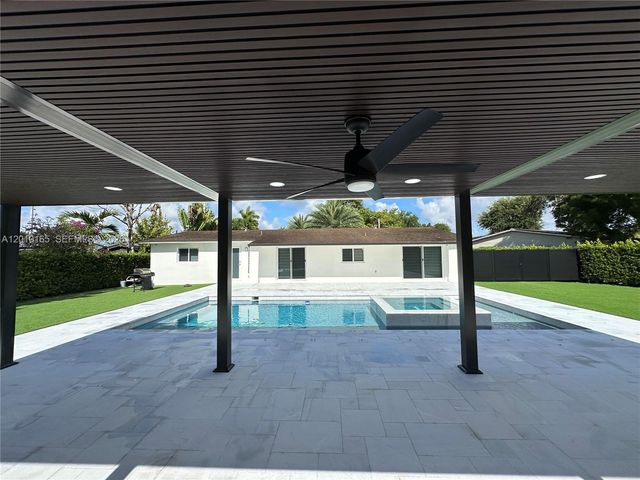 9275 SW 67th St, Miami, FL 33173