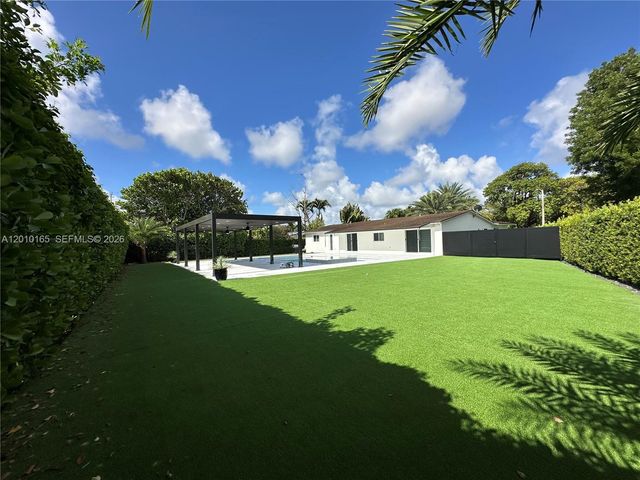 9275 SW 67th St, Miami, FL 33173
