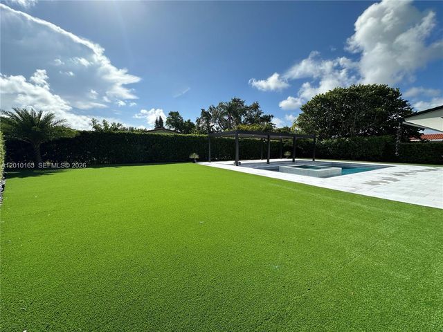 9275 SW 67th St, Miami, FL 33173