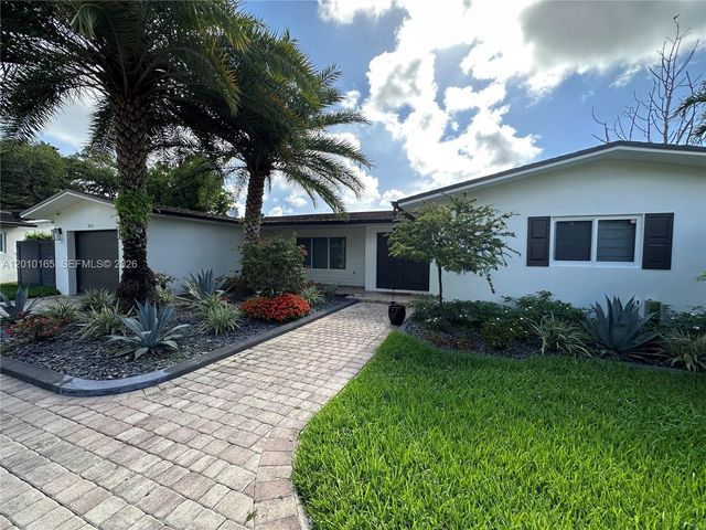 9275 SW 67th St, Miami, FL 33173
