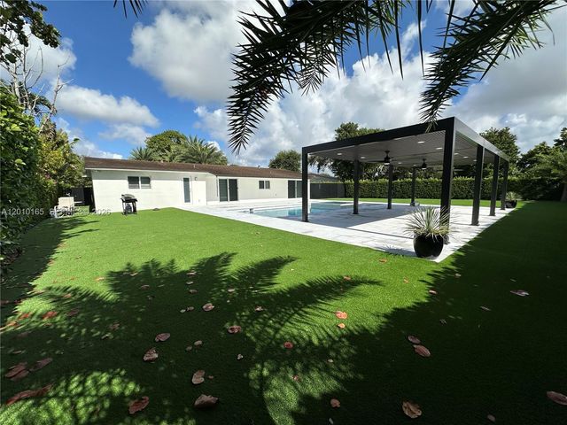 9275 SW 67th St, Miami, FL 33173