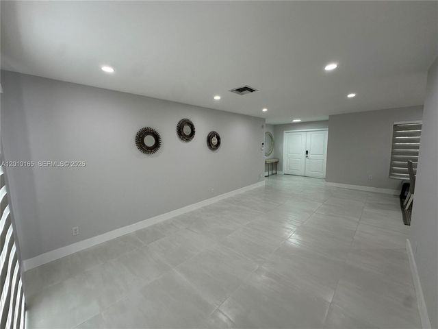 9275 SW 67th St, Miami, FL 33173