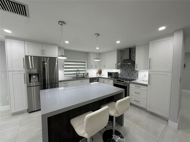 9275 SW 67th St, Miami, FL 33173
