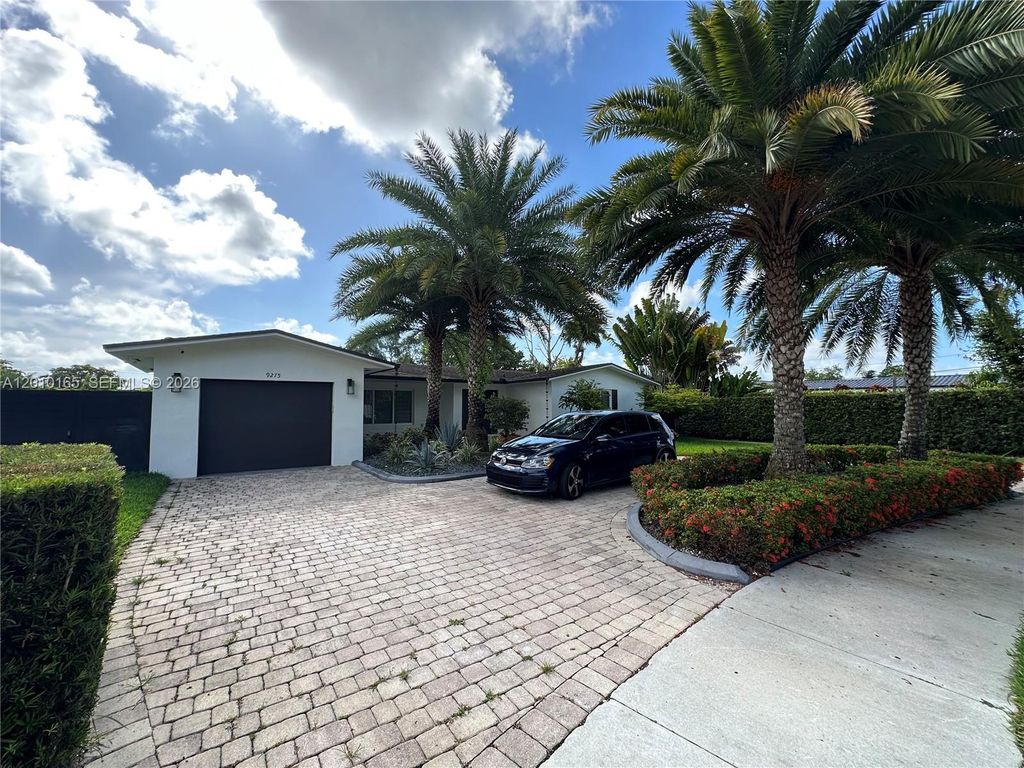 9275 SW 67th St, Miami, FL 33173