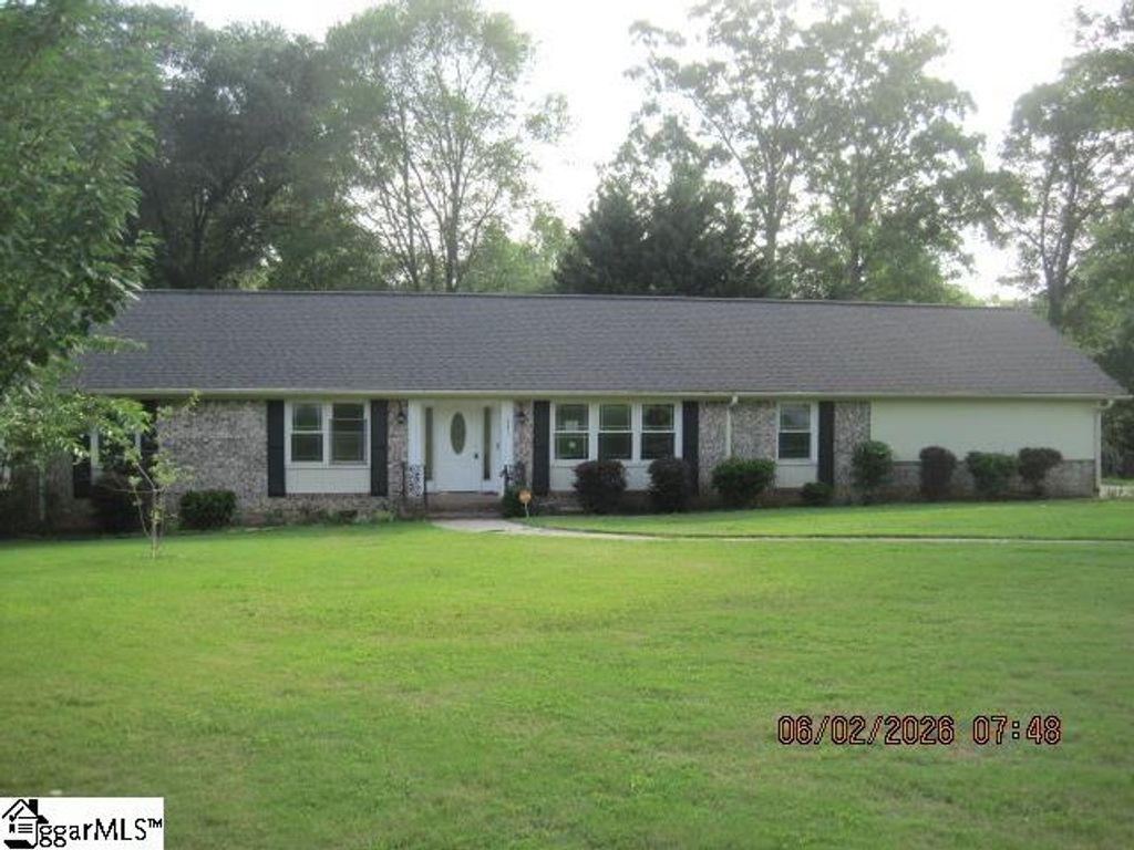 201 Confederate Circle, Taylors, SC 29687