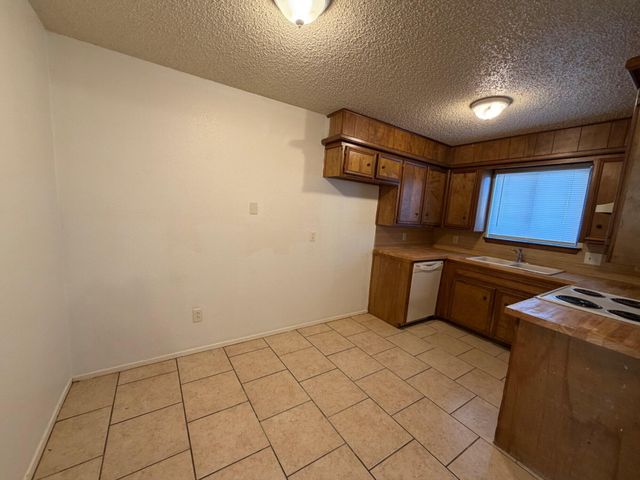 7407 Waco Avenue, C, Lubbock, TX 79423