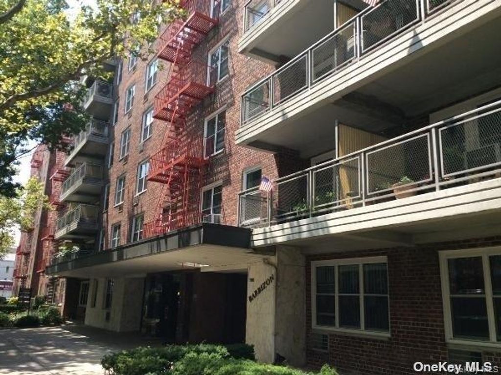 142-05 Roosevelt Avenue 521, Flushing, NY 11354