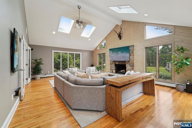 22 W Iron Latch, Upper Saddle River, NJ 07458