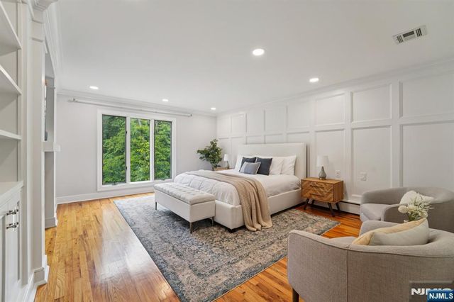 22 W Iron Latch, Upper Saddle River, NJ 07458
