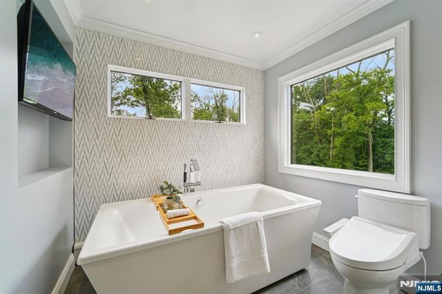 22 W Iron Latch, Upper Saddle River, NJ 07458