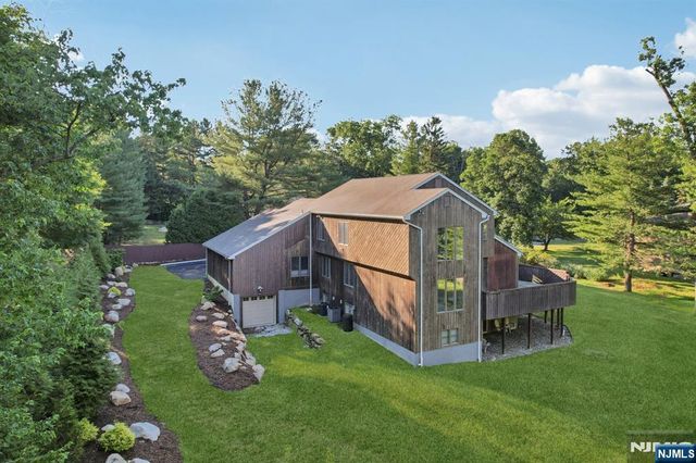 22 W Iron Latch, Upper Saddle River, NJ 07458