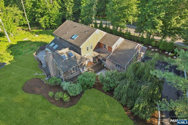 22 W Iron Latch, Upper Saddle River, NJ 07458