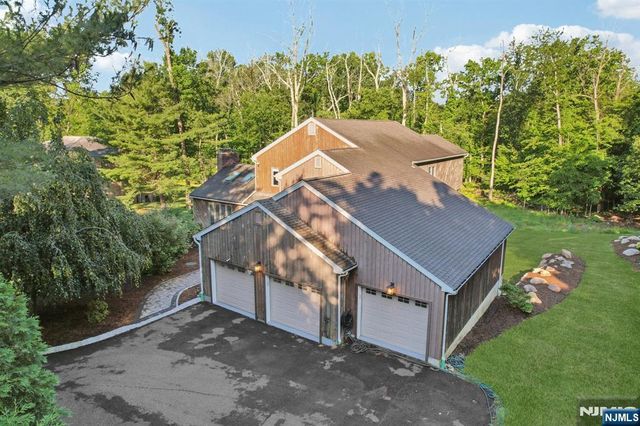 22 W Iron Latch, Upper Saddle River, NJ 07458