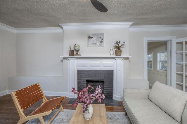 9504 E 13th Street S, Independence, MO 64052