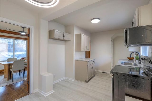 9504 E 13th Street S, Independence, MO 64052