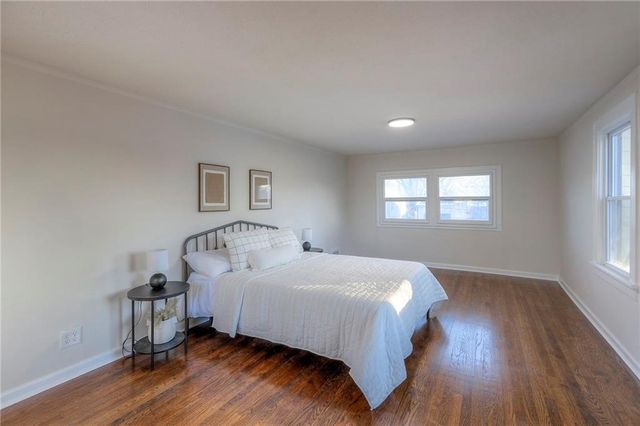 9504 E 13th Street S, Independence, MO 64052