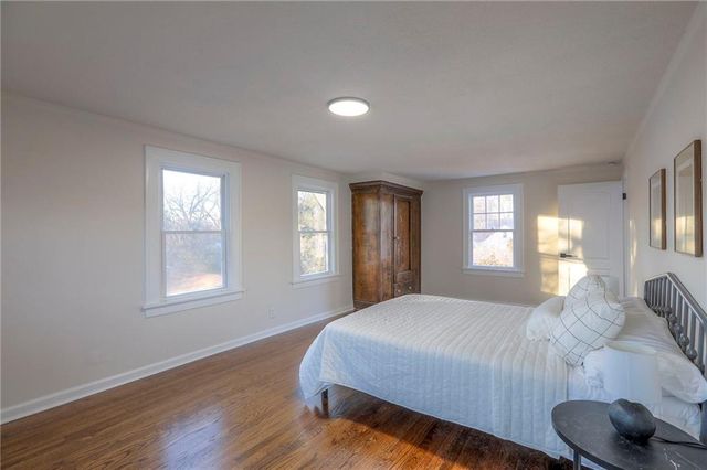 9504 E 13th Street S, Independence, MO 64052