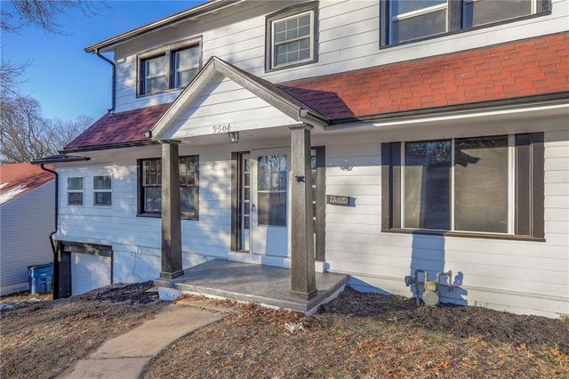 9504 E 13th Street S, Independence, MO 64052